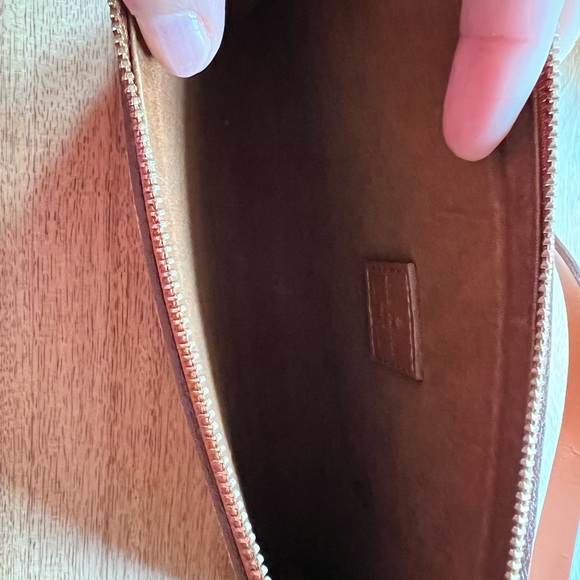 Louis Vuitton Leather Epi Pouchette - Picture 5 of 8